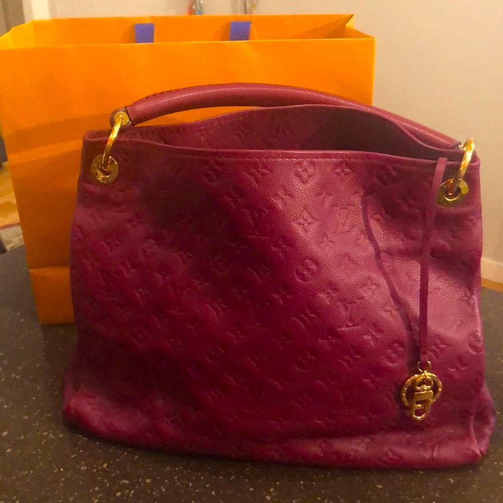 “Like new” Authentic Louis Vuitton XL handbag